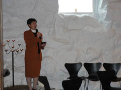 Kazuko Kamiya thanks Mayor Mortensen webfoto_17.jpg